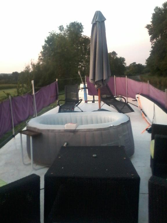 ホテル Bateau Houseboat Camille Donchery エクステリア 写真