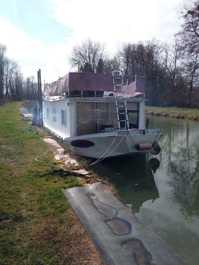 ホテル Bateau Houseboat Camille Donchery エクステリア 写真